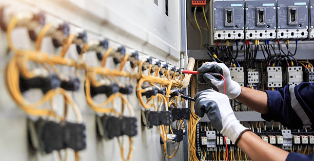 Professional Electrician technician working in Williamsburg, IA